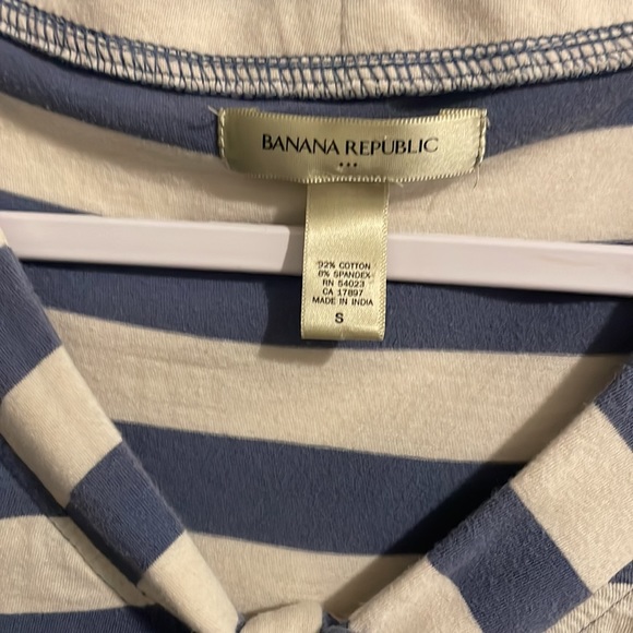 3/$15💛 ⭐️ Banana Republic striped Top ⭐️ - Picture 5 of 6